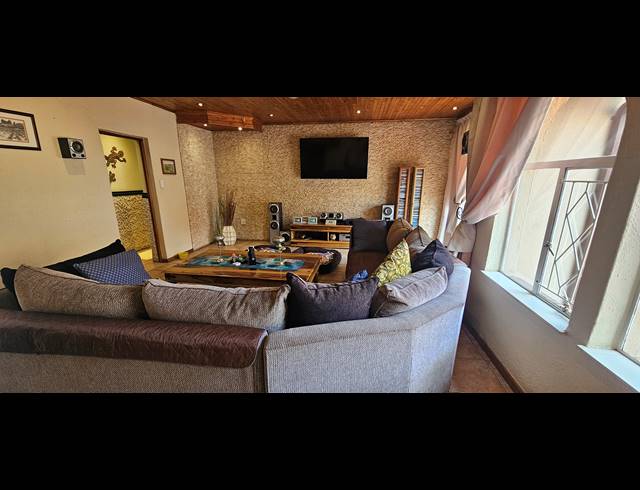 4 BEDROOM HOUSE FOR SALE IN RANDHART